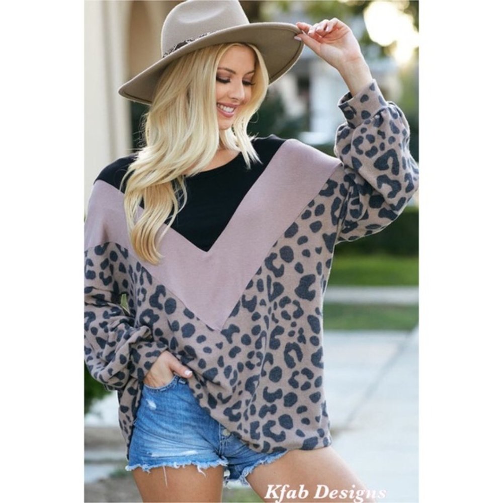 BRUSHED LEOPARD HACCI KNIT COLOR BLOCK TOP